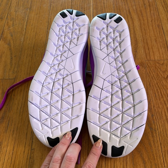 Nike size 6youth Free Rn - Picture 3 of 3